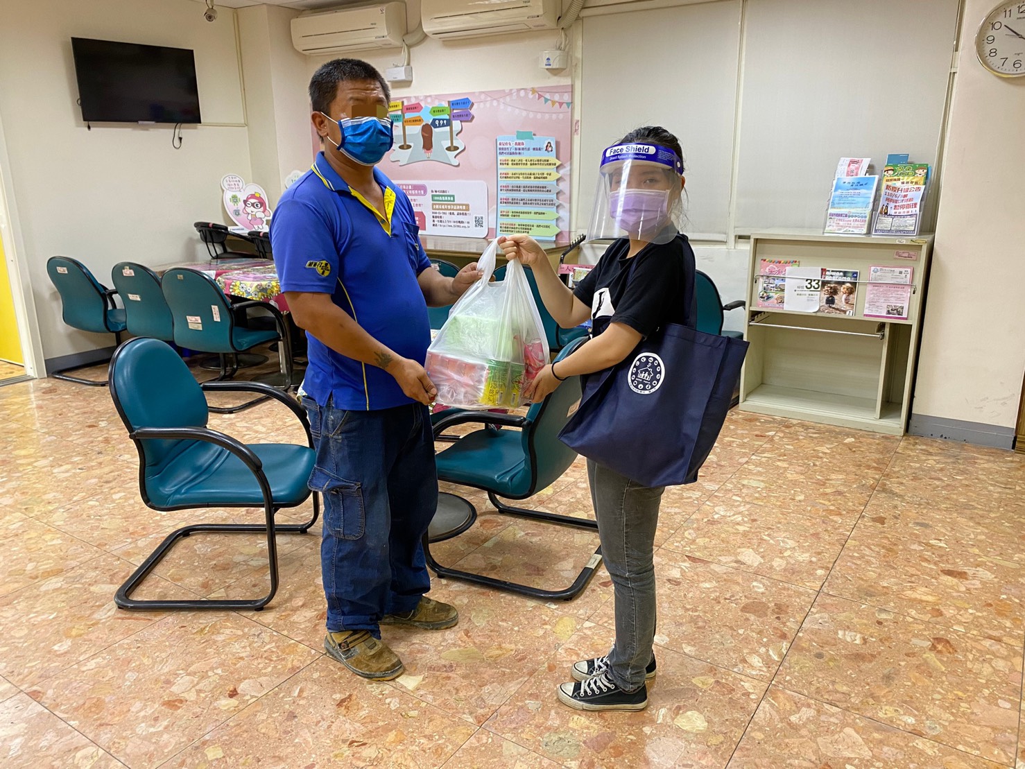 社工陪伴度過疫期低潮 男工傷失業養聽障兒快倒下 獲社福中心協助寫信感謝　1